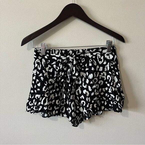 Lulu’s Yana Black and White Leopard Print Tie-Front Shorts - Picture 6 of 11
